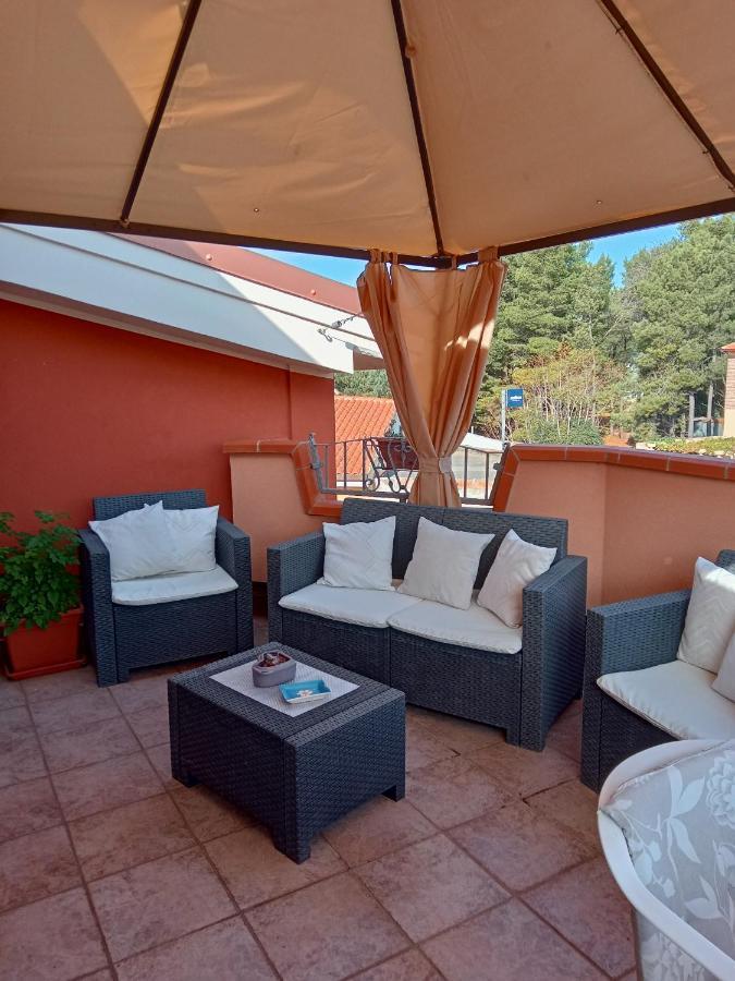 Casa Vacanza Le 2 Isole Suni Экстерьер фото